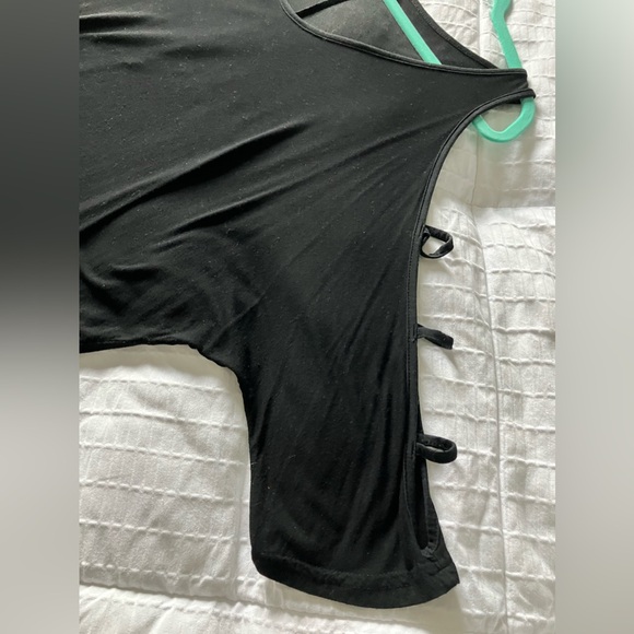 Women’s Black Cold Shoulder Top Size XL. Stretch very attractive unique design - Picture 14 of 16